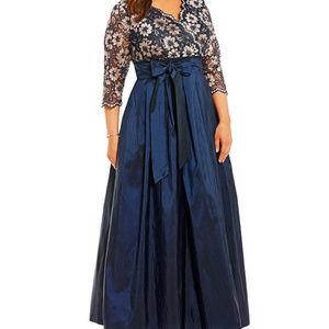 Jessica HowardPlus V-Neck 3/4 Sleeve Lace A-Line B